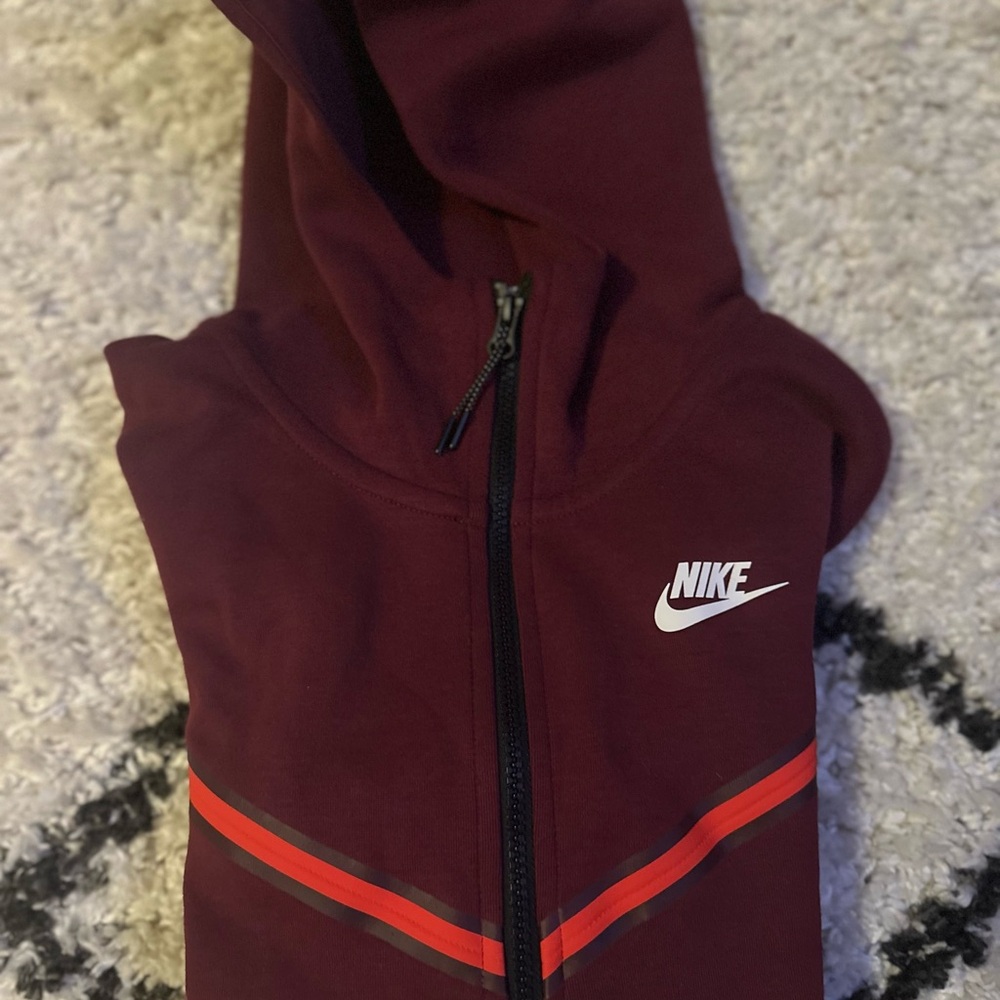 Brand New Luxury NIKE Apparel Front Zip-Up Jacket – now at an incredible 60% off